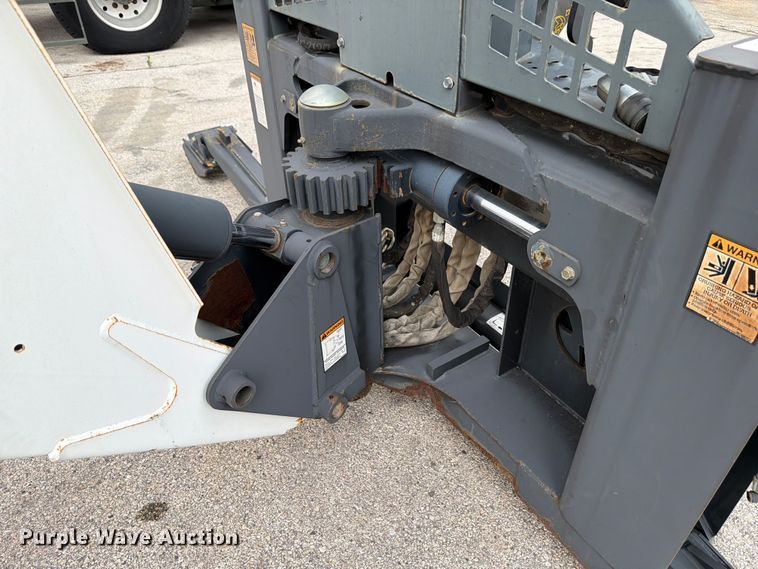 image for item FB8226 Bobcat 8811 skid steer backhoe