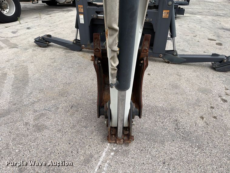 image for item FB8226 Bobcat 8811 skid steer backhoe