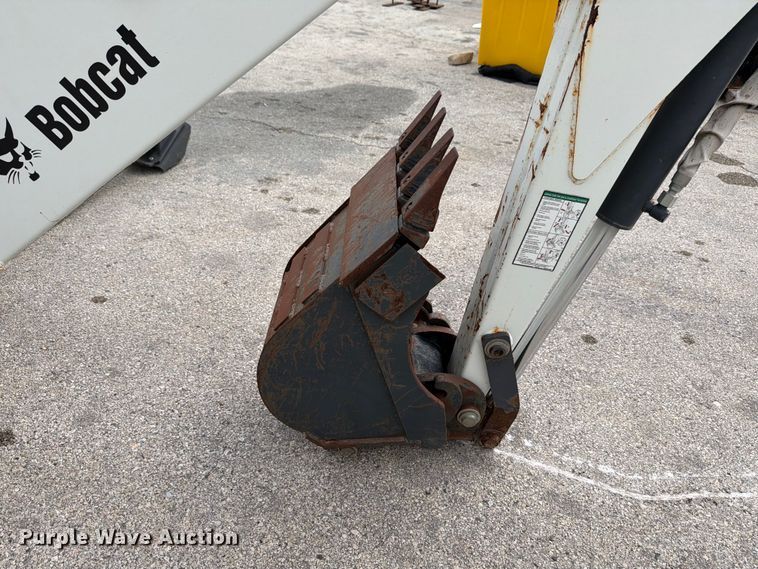 image for item FB8226 Bobcat 8811 skid steer backhoe