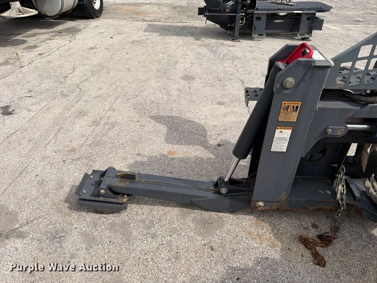 image for item FB8226 Bobcat 8811 skid steer backhoe