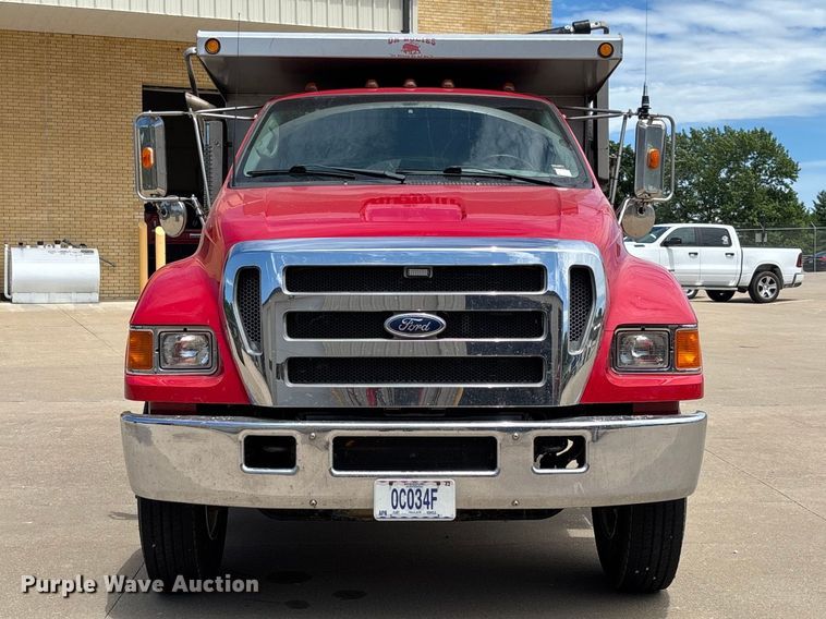 image for item FC1634 2005 Ford F750 Super Duty XLT dump truck