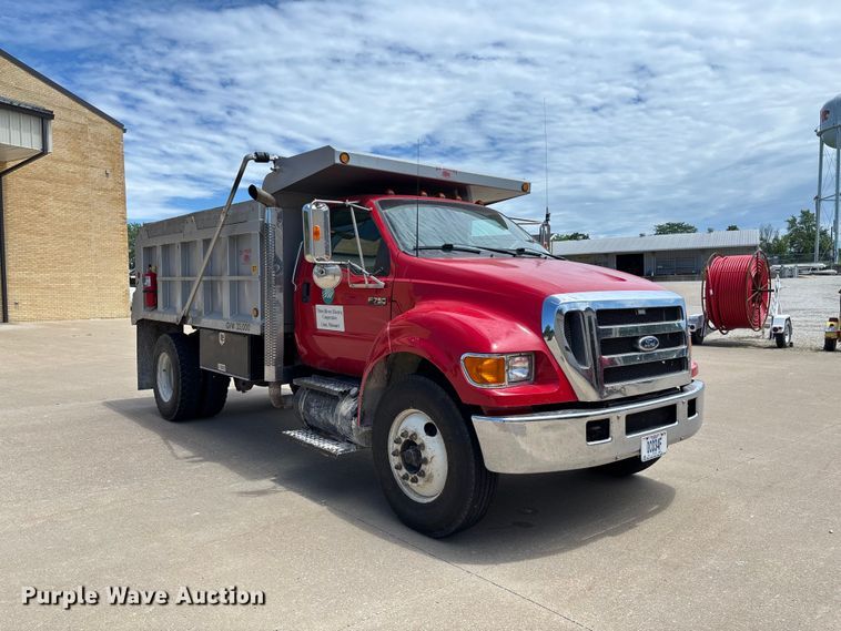 image for item FC1634 2005 Ford F750 Super Duty XLT dump truck