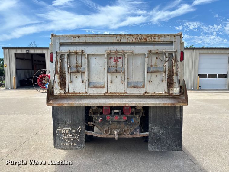 image for item FC1634 2005 Ford F750 Super Duty XLT dump truck