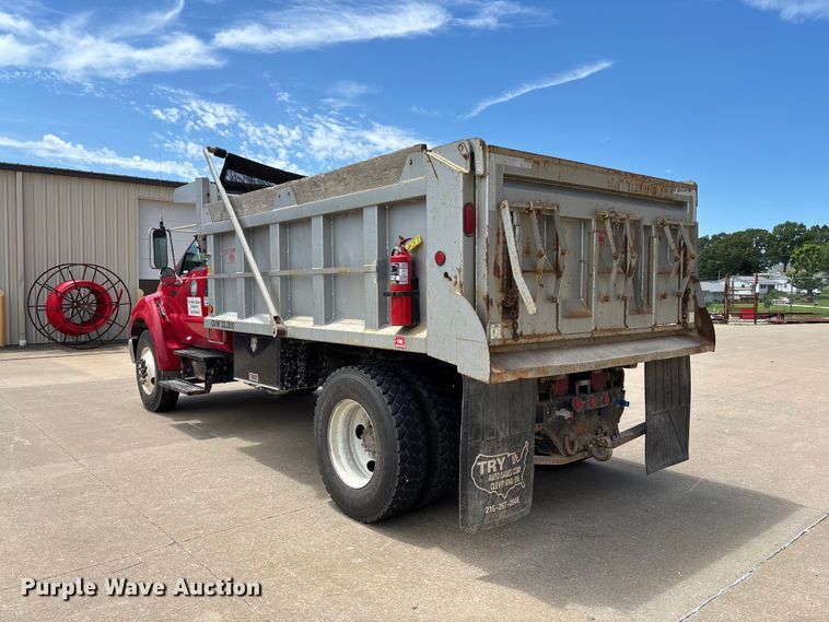 image for item FC1634 2005 Ford F750 Super Duty XLT dump truck
