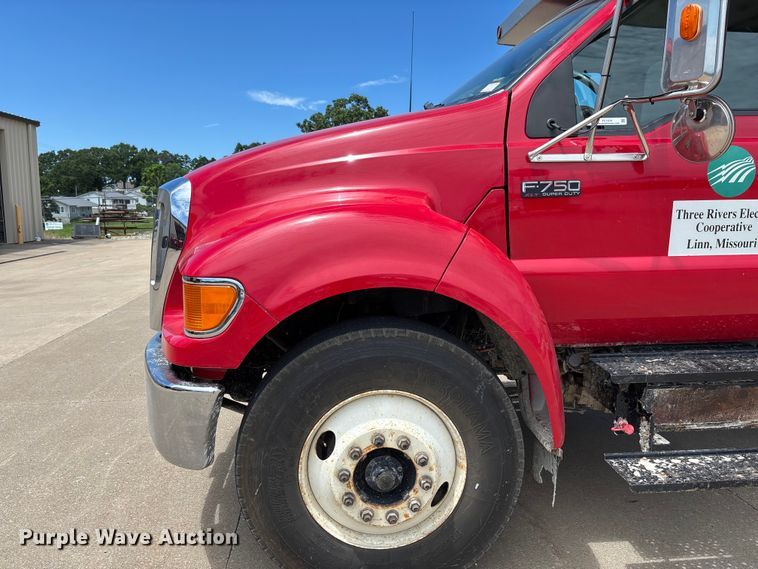 image for item FC1634 2005 Ford F750 Super Duty XLT dump truck