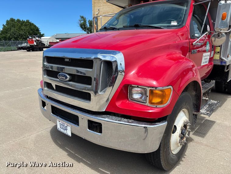 image for item FC1634 2005 Ford F750 Super Duty XLT dump truck