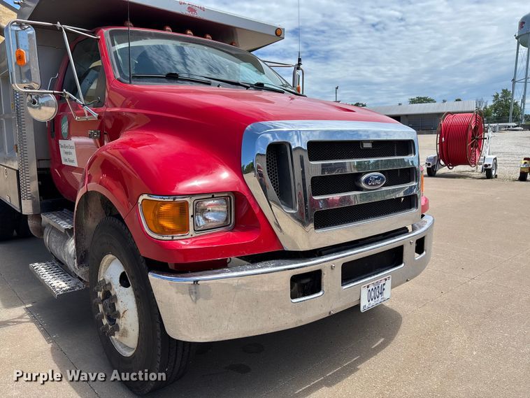 image for item FC1634 2005 Ford F750 Super Duty XLT dump truck