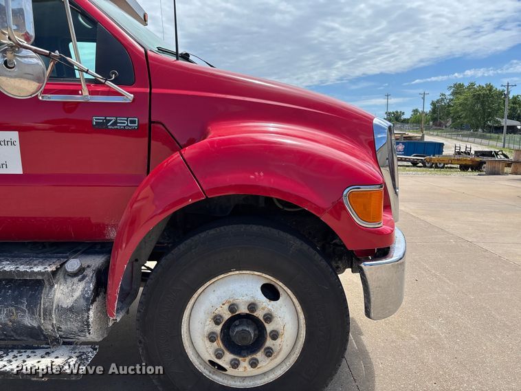 image for item FC1634 2005 Ford F750 Super Duty XLT dump truck