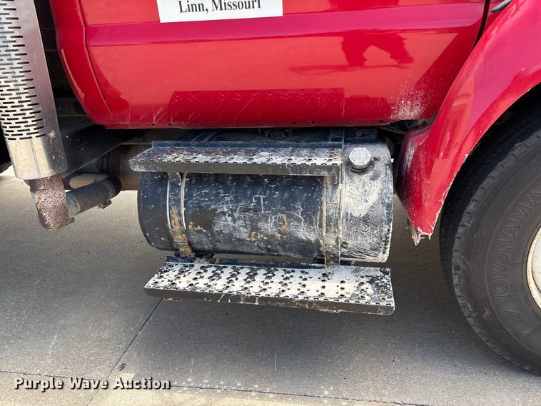 image for item FC1634 2005 Ford F750 Super Duty XLT dump truck