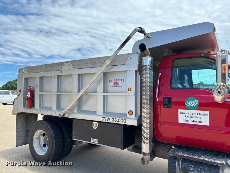 image for item FC1634 2005 Ford F750 Super Duty XLT dump truck