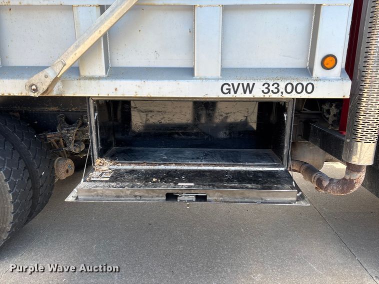 image for item FC1634 2005 Ford F750 Super Duty XLT dump truck