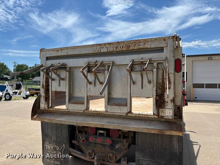 image for item FC1634 2005 Ford F750 Super Duty XLT dump truck