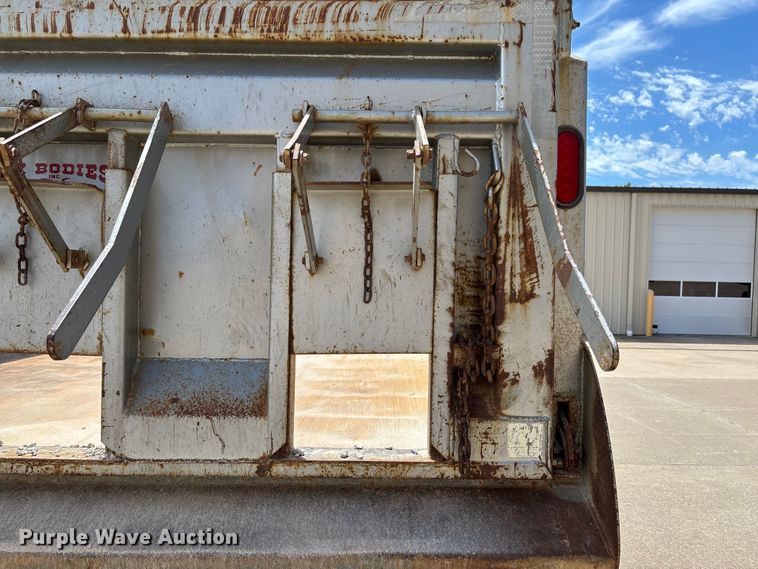 image for item FC1634 2005 Ford F750 Super Duty XLT dump truck