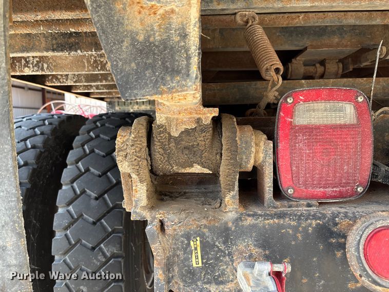 image for item FC1634 2005 Ford F750 Super Duty XLT dump truck