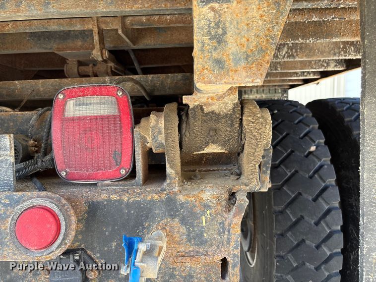 image for item FC1634 2005 Ford F750 Super Duty XLT dump truck