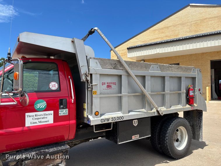 image for item FC1634 2005 Ford F750 Super Duty XLT dump truck