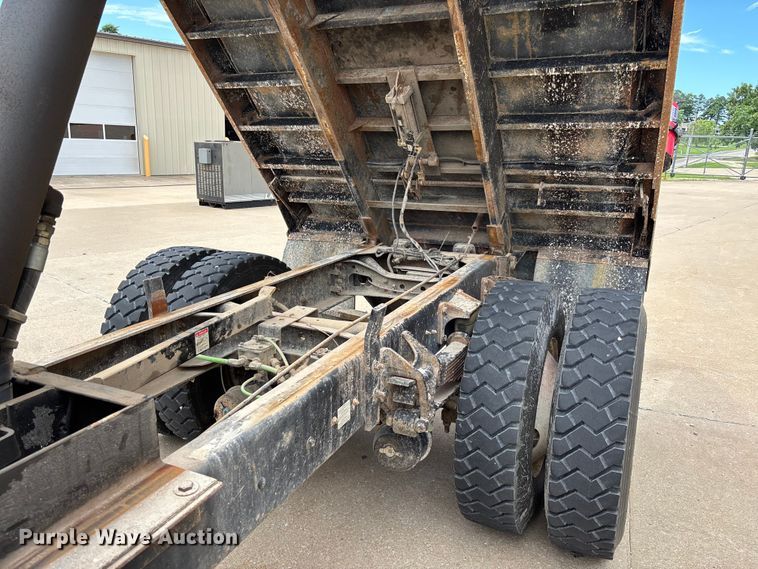 image for item FC1634 2005 Ford F750 Super Duty XLT dump truck