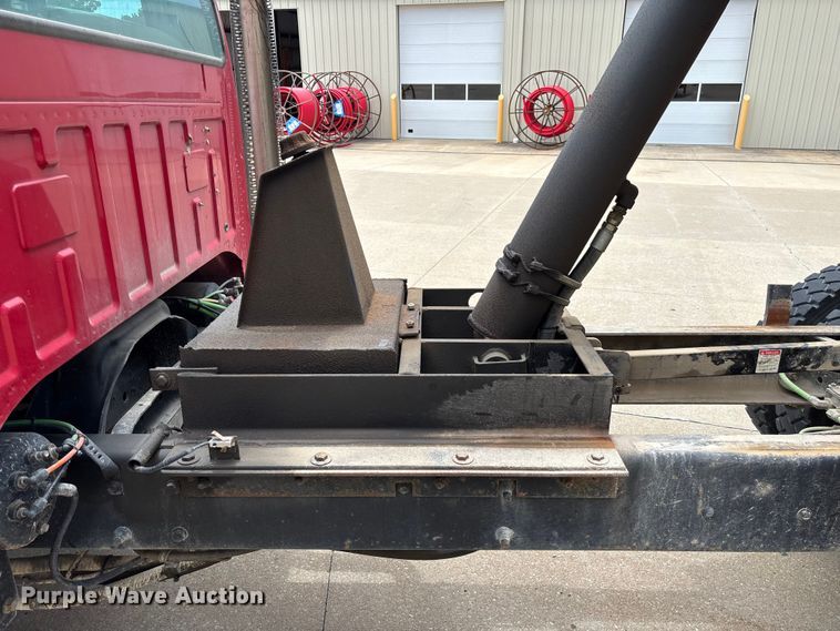 image for item FC1634 2005 Ford F750 Super Duty XLT dump truck