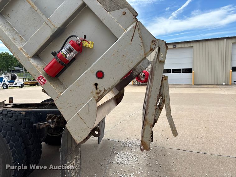 image for item FC1634 2005 Ford F750 Super Duty XLT dump truck