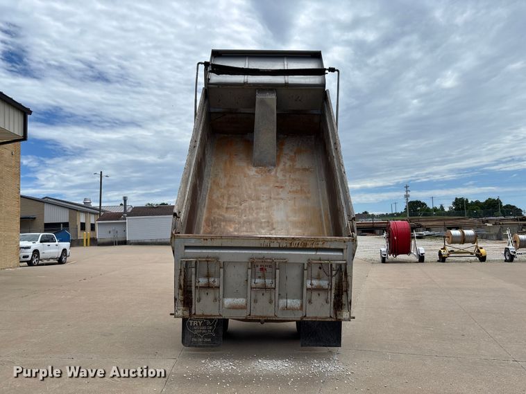 image for item FC1634 2005 Ford F750 Super Duty XLT dump truck
