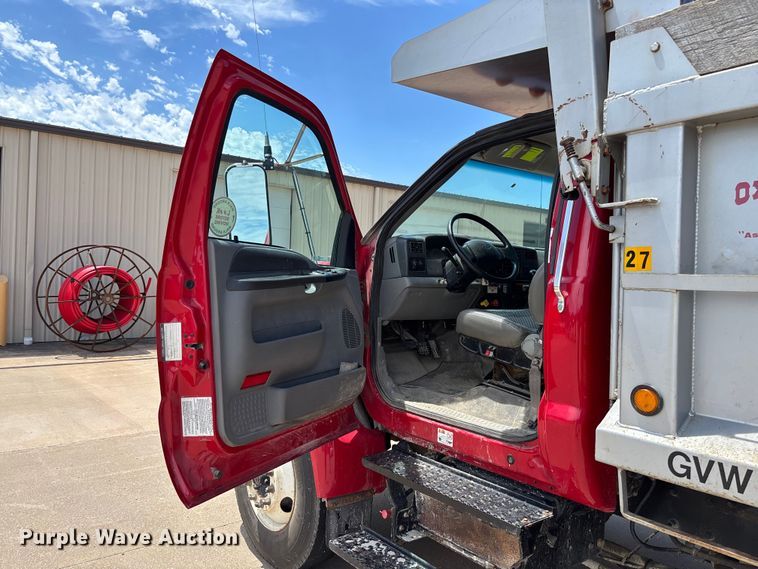 image for item FC1634 2005 Ford F750 Super Duty XLT dump truck