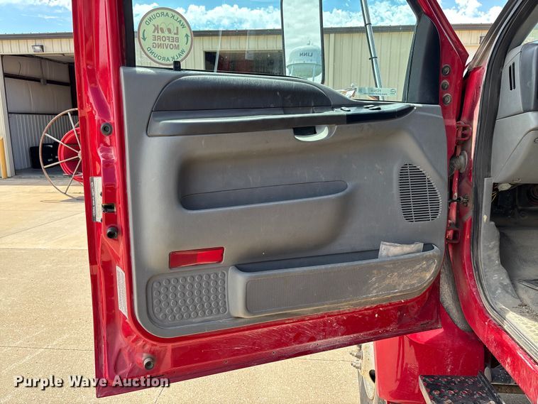 image for item FC1634 2005 Ford F750 Super Duty XLT dump truck