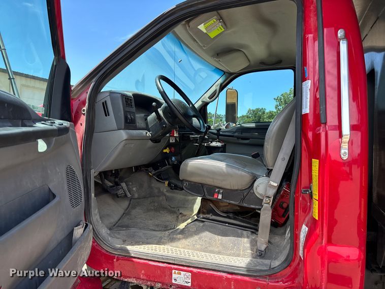 image for item FC1634 2005 Ford F750 Super Duty XLT dump truck