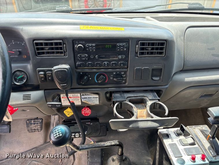 image for item FC1634 2005 Ford F750 Super Duty XLT dump truck