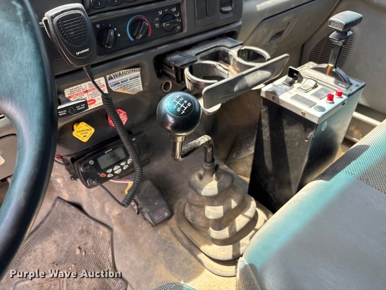image for item FC1634 2005 Ford F750 Super Duty XLT dump truck
