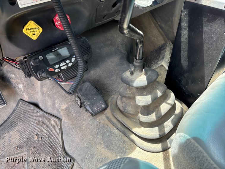 image for item FC1634 2005 Ford F750 Super Duty XLT dump truck