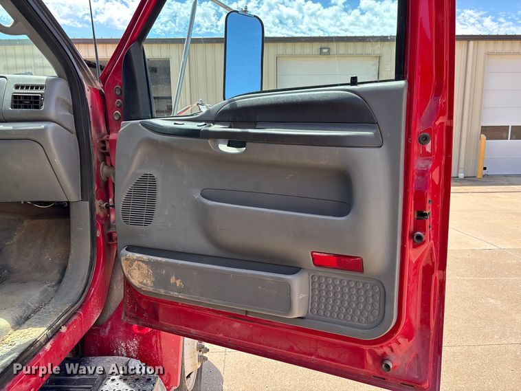 image for item FC1634 2005 Ford F750 Super Duty XLT dump truck