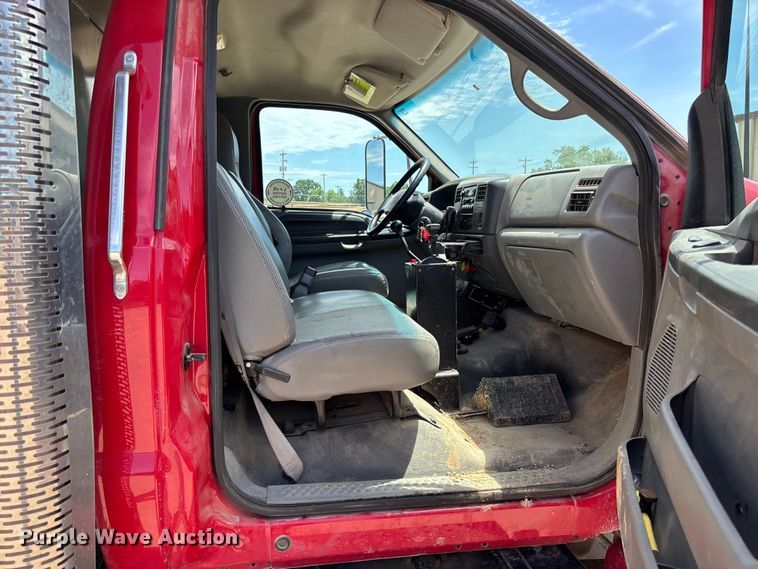 image for item FC1634 2005 Ford F750 Super Duty XLT dump truck