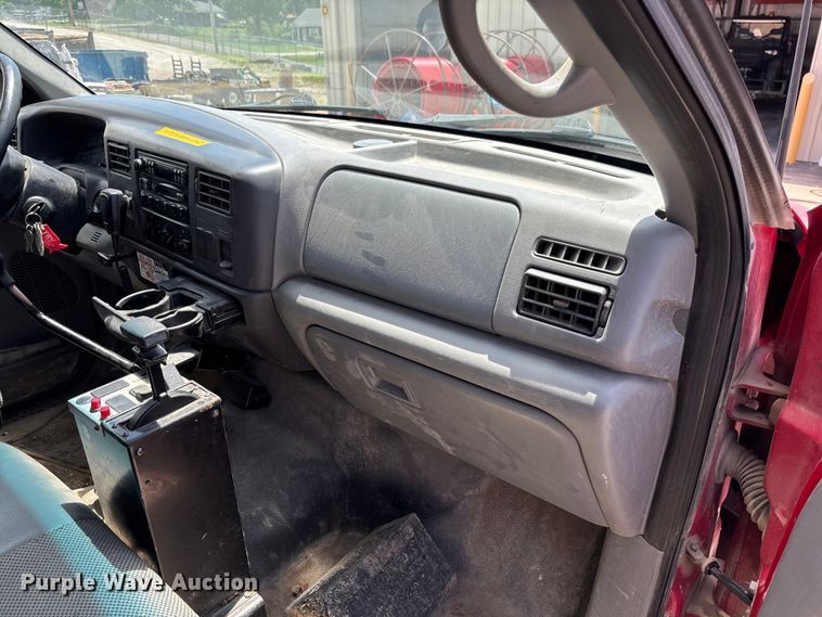 image for item FC1634 2005 Ford F750 Super Duty XLT dump truck