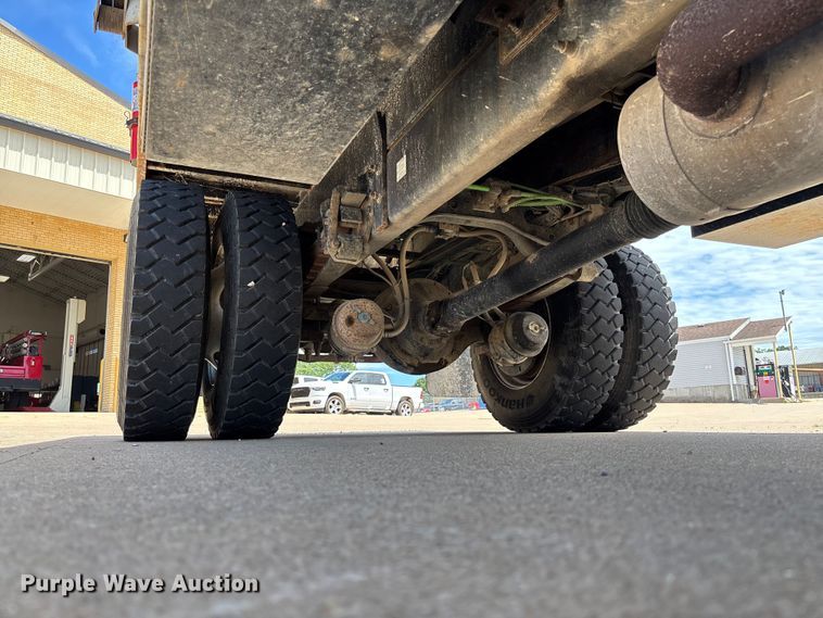 image for item FC1634 2005 Ford F750 Super Duty XLT dump truck