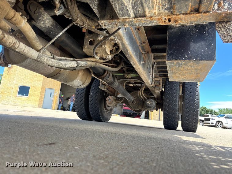 image for item FC1634 2005 Ford F750 Super Duty XLT dump truck