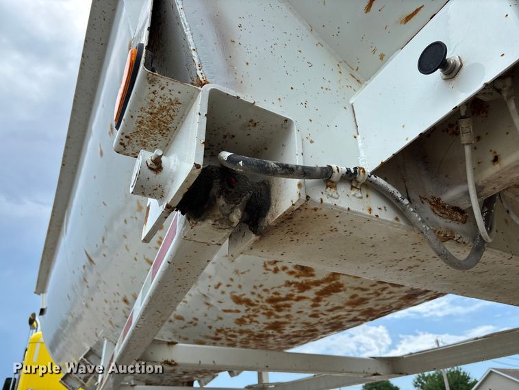 image for item FC1641 1998 Travis end dump trailer