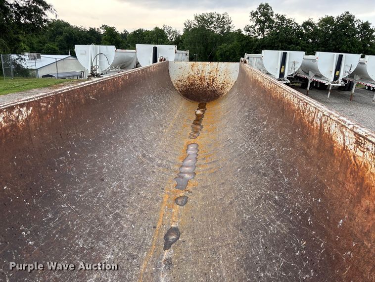 image for item FC1642 2010 Construction Trailer Specialist HRD-32 end dump trailer