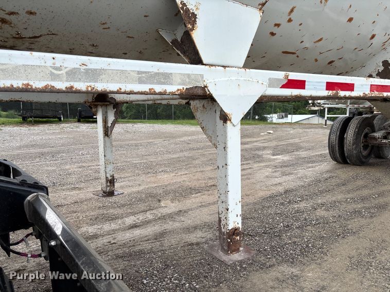 image for item FC1642 2010 Construction Trailer Specialist HRD-32 end dump trailer