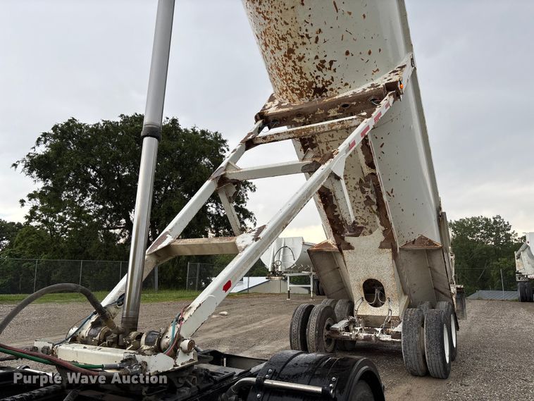 image for item FC1642 2010 Construction Trailer Specialist HRD-32 end dump trailer