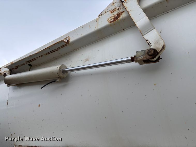 image for item FC1642 2010 Construction Trailer Specialist HRD-32 end dump trailer