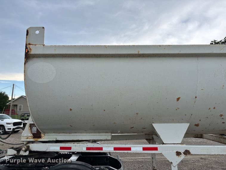 image for item FC1643 2010 Construction Trailer Specialist HRD-32 end dump trailer
