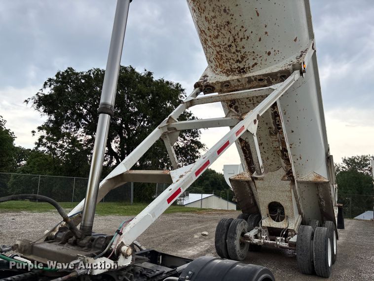 image for item FC1643 2010 Construction Trailer Specialist HRD-32 end dump trailer