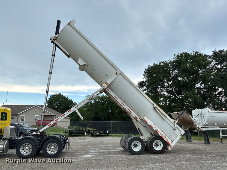 image for item FC1643 2010 Construction Trailer Specialist HRD-32 end dump trailer
