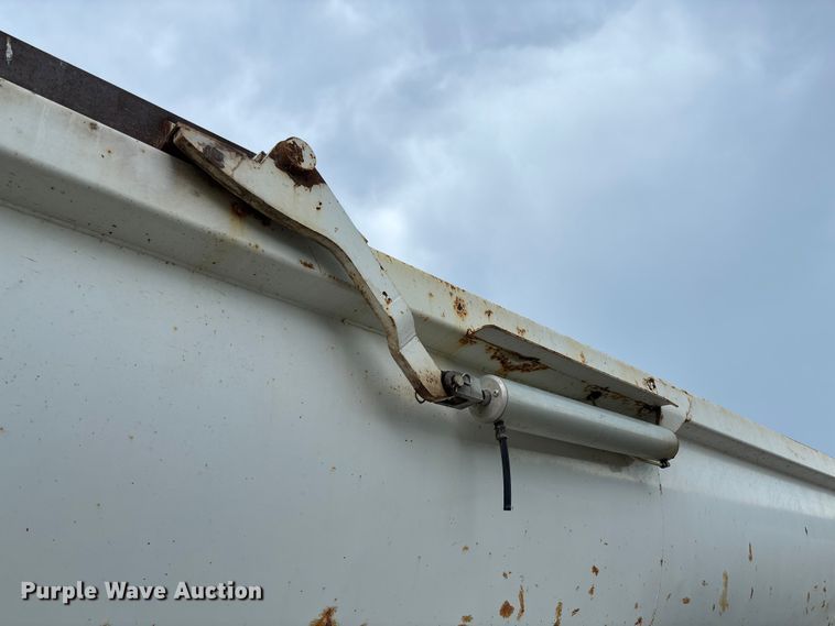 image for item FC1643 2010 Construction Trailer Specialist HRD-32 end dump trailer