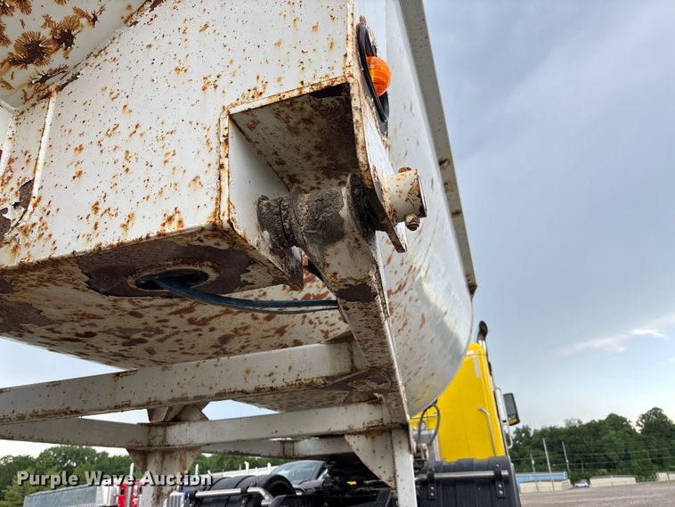 image for item FC1643 2010 Construction Trailer Specialist HRD-32 end dump trailer