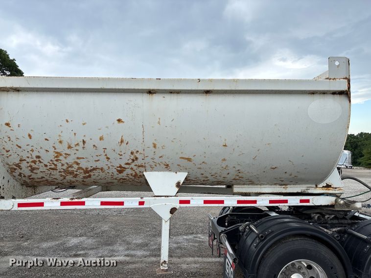 image for item FC1643 2010 Construction Trailer Specialist HRD-32 end dump trailer