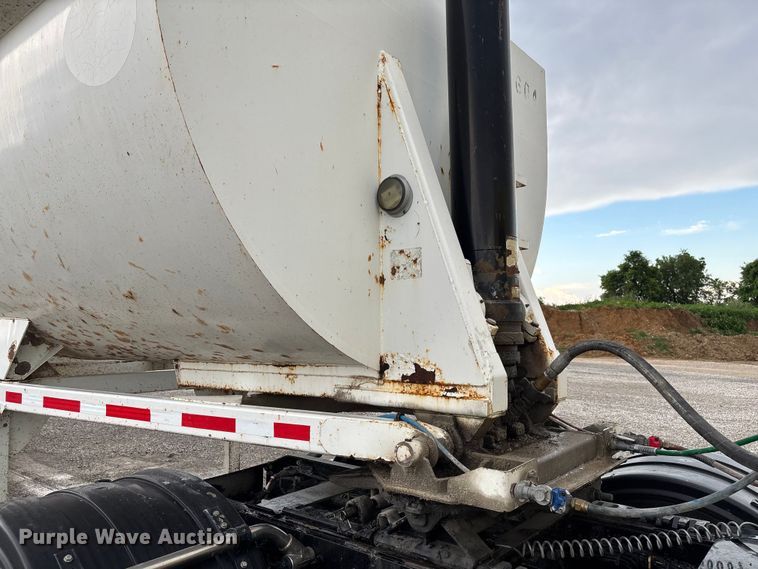 image for item FC1643 2010 Construction Trailer Specialist HRD-32 end dump trailer