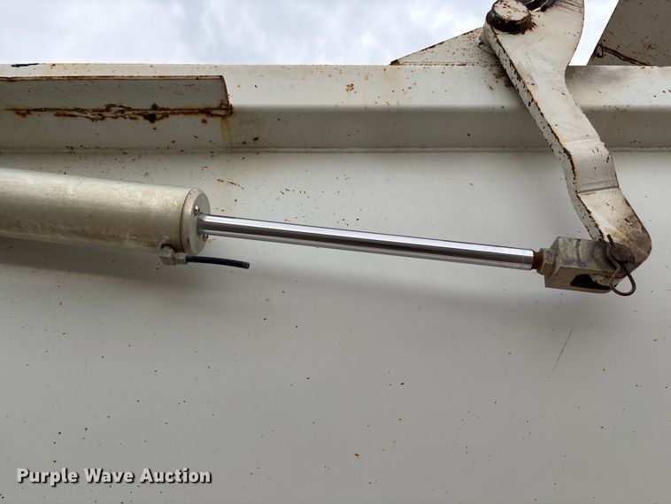 image for item FC1643 2010 Construction Trailer Specialist HRD-32 end dump trailer