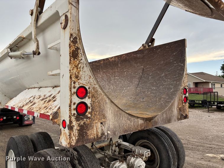 image for item FC1643 2010 Construction Trailer Specialist HRD-32 end dump trailer