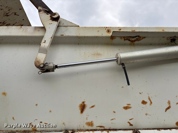 image for item FC1643 2010 Construction Trailer Specialist HRD-32 end dump trailer